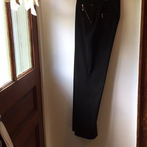 St. John cargo style pant with great zipper accent